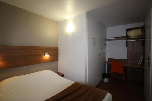 מיטה או מיטות בחדר ב-Fasthotel Tours Sud