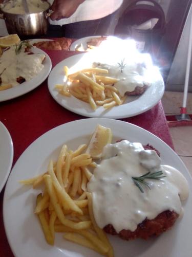 Makanan di atau berdekatan rumah tamu ini