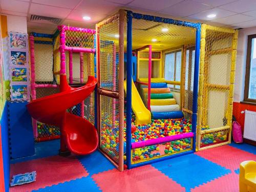 Η παιδική λέσχη του Комплекс “Шадравана”