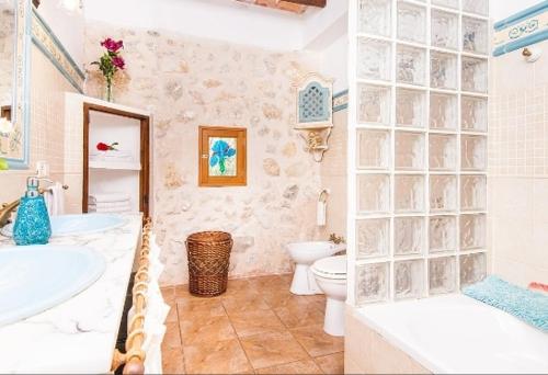 A bathroom at Can tronca