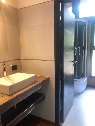 a bathroom with a sink and a shower at Entrepinos in Mendoza