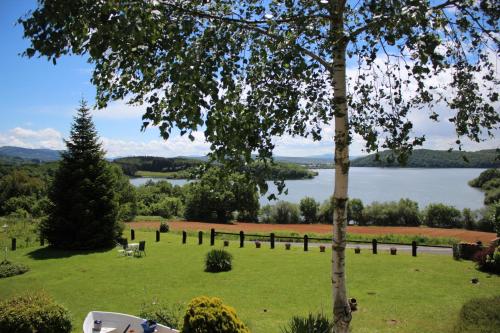 a park with a view of a lake at Agroturismo Atxarmin in Elosu