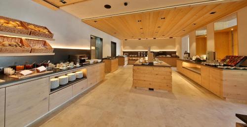 Kuchyň nebo kuchyňský kout v ubytování Familienhotel Post