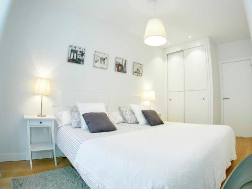 Ένα ή περισσότερα κρεβάτια σε δωμάτιο στο Donosti Deluxe by Luxe San Sebastian