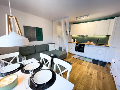 URBAN APARTMENTS COSY No 4, FREE PRIVATE PARKING, Self CHECK-IN