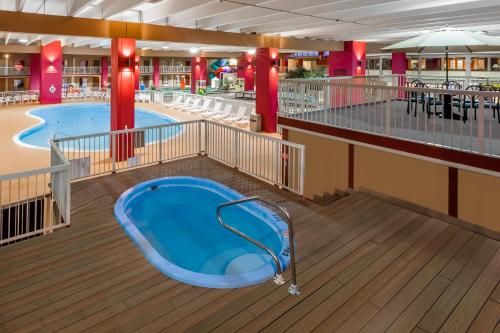 a large empty shopping mall with a blue tub in the middle at Quality Inn & Suites in Richfield