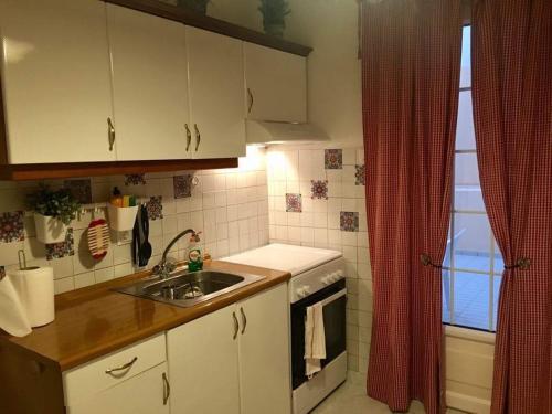 Η κουζίνα ή μικρή κουζίνα στο Filippos Apartments