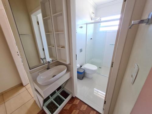 Ванна кімната в Ampla casa com 5 quartos e vista para o mar