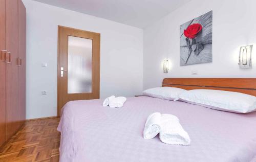 Postel nebo postele na pokoji v ubytování Apartment in Vrvari - Istrien 41770