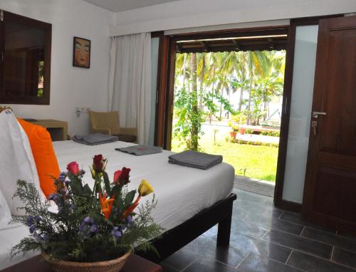 A bed or beds in a room at Kanan Beach Resort