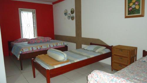 Tempat tidur dalam kamar di Villa Cipanas