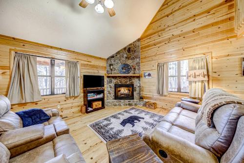 The Rustic Bear Cabin – Photos 2