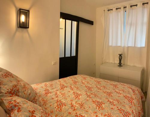 カシにあるLOU PETANCA by K6 Conciergerieのベッドルーム(ベッド1台、窓付)