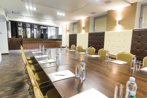 a conference room with a long table and chairs at Hotel Diament Zabrze - Gliwice in Zabrze