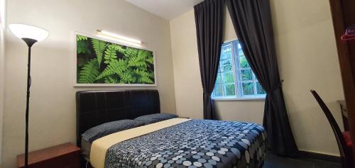 Una cama o camas en una habitación de Gerard's "Backpackers" Roomstay No Children Adults only