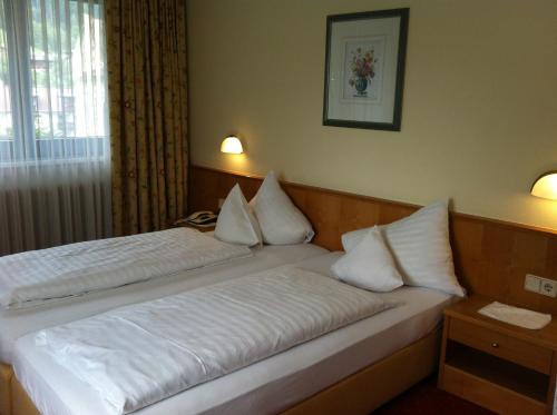 Una cama o camas en una habitación de Hotel Medrazerhof