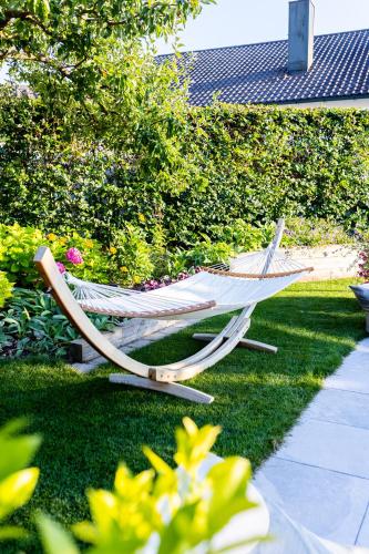 a hammock sitting on the grass in a yard at 110qm Countryside Loft in Neufahrn in Niederbayern