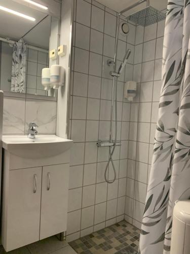 Phòng tắm tại Vågslidtun Hotel
