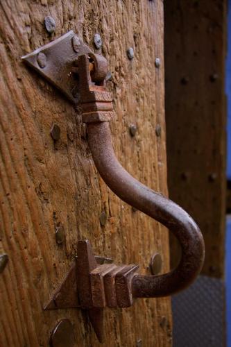 an old metal latch on a wooden door at Mas Espuella in Argelaguer