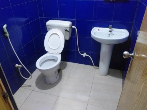 Ένα μπάνιο στο Erandi Holiday Home