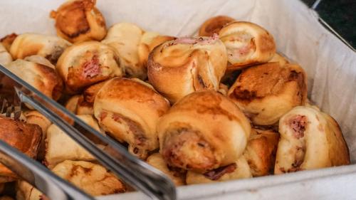 a container filled with pigs in a blanket at Serravita Hotel in Piumhi