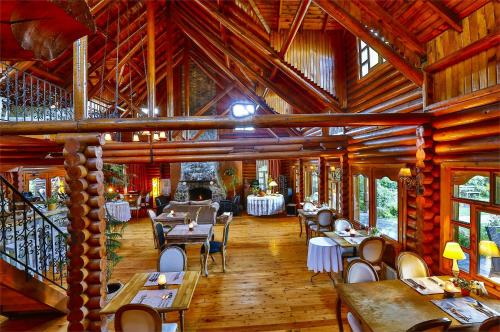 Restaurant o un lloc per menjar a Tranquilla River Lodge