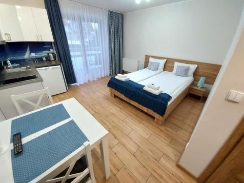 Posteľ alebo postele v izbe v ubytovaní Apartamenty Kapitanskie