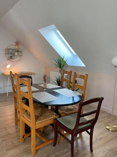 Gallery image of Appartement cosy sous les toits in Lion-sur-Mer
