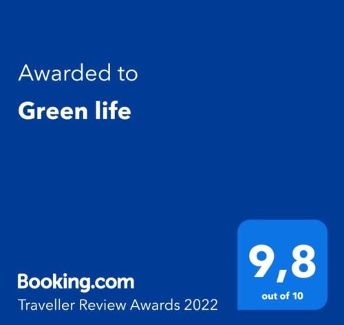 Um certificado, prêmio, placa ou outro documento exibido em Green life