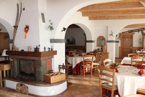 ห้องอาหารหรือที่รับประทานอาหารของ Alla Frasca Verde