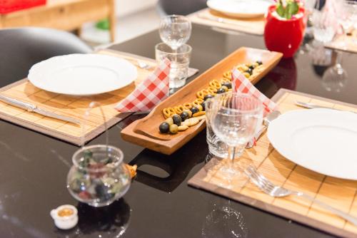 a table with plates and wine glasses and appetizers at Maison d'hôtes Aux Deux Cigognes in Gries