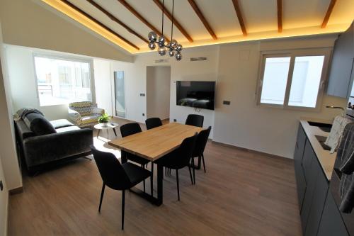 Atico loft de lujo con terraza espectacular y vista a los 2 castillos