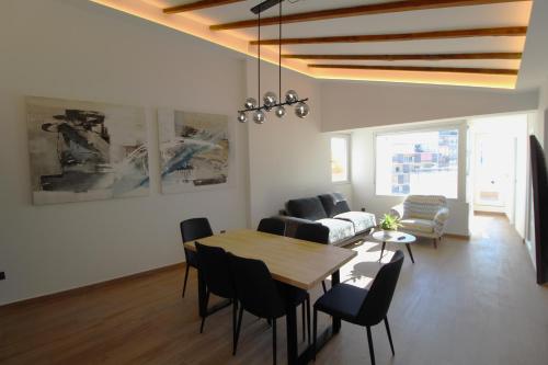 Atico loft de lujo con terraza espectacular y vista a los 2 castillos