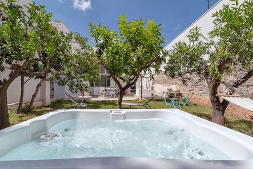 a bath tub in a yard with trees at La Dimora della Quercia in Taviano