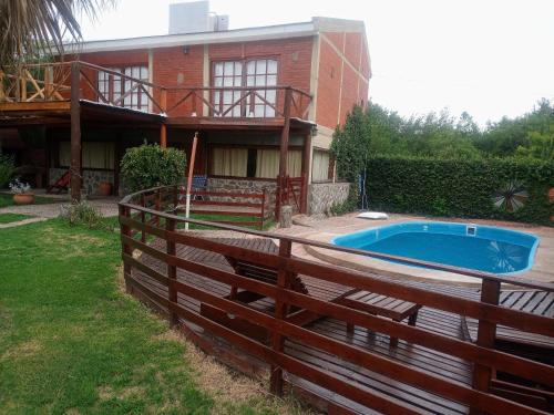 a house with a pool in front of a fence at El Rancho Casa de Campo Exclusiva en Villa de Las Rosas Los impuestos que figuran en la publicación no se cobran in Villa de Las Rosas