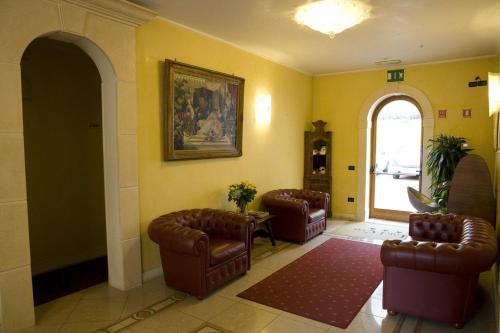 Hotel Cris Image