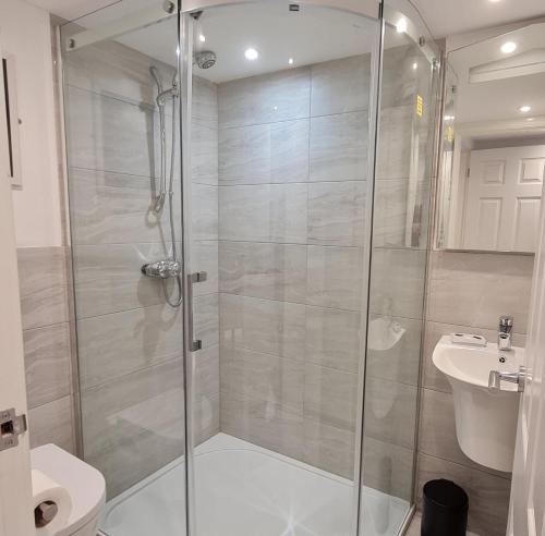 Phòng tắm tại Speedy's Cottage - Cyanacottages