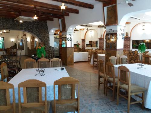 Restaurace v ubytování Casa Lucian ***