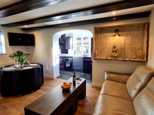 a living room with a couch and a table at Speedy's Cottage - Cyanacottages in Whitby