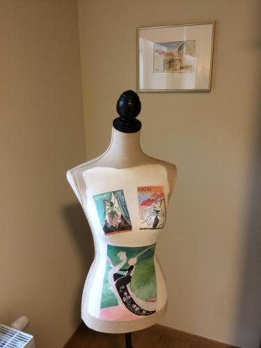 a mannequin with photographs on the back of it at Gezellig stadshuisje met patio. in Tongeren