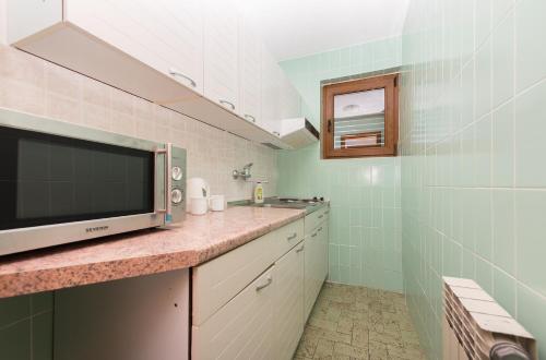 Kuchyňa alebo kuchynka v ubytovaní Apartmani Češljar