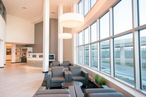 The Grand Winnipeg Airport Hotel by Lakeview Image