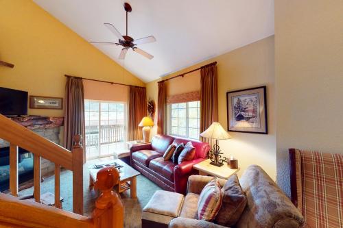 Riverside Treehouse – Photos 2