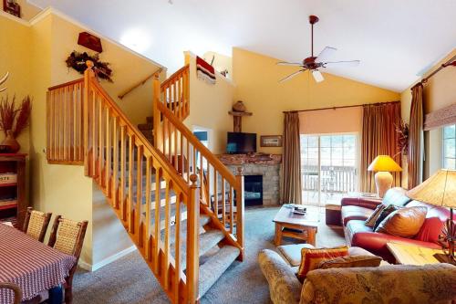 Riverside Treehouse – Photos 3