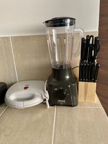 a blender sitting on top of a counter at Rincón de Kike in Villeta