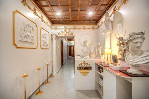 a room with statues on display in a museum at Matisse Royal in Rome