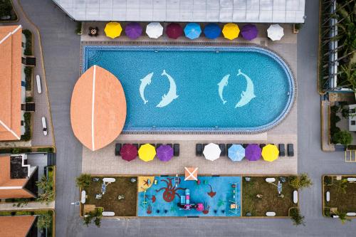 an overhead view of a swimming pool with a pool at Vakara Hotel Kep in Kep