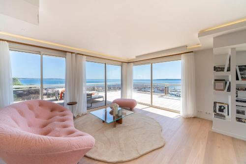 Somptuous sea-view 3 bedrooms penthouse Cannes Mouré Rouge