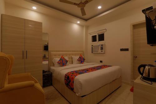 a bedroom with a bed and a chair in it at Shri Tirupati Residency in Nilmatha