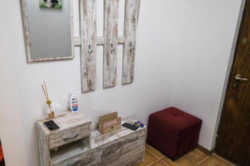 a room with a table and a mirror on the wall at Stella's cozy home in Baloteşti